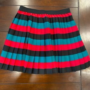 Pleated short skirt.